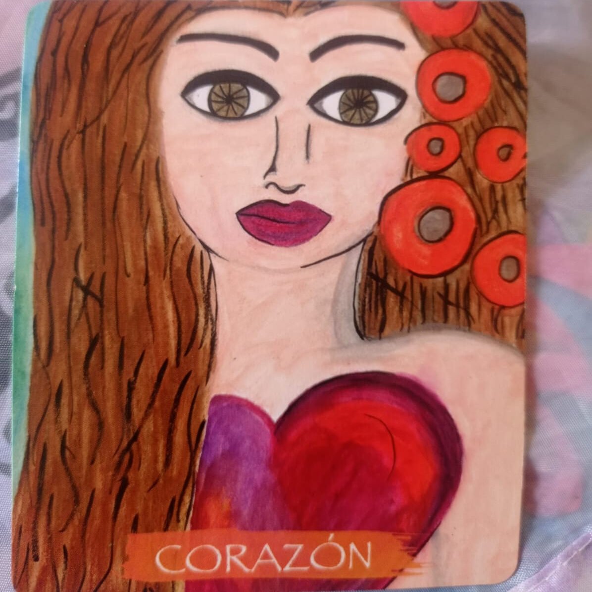 carta de oraculo de corazon, dibujo de una mujer que representa el corazon dentro del oraculo 